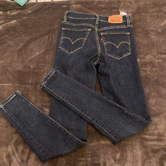 I am selling a size 24 Levi high waisted jeans. - Picture 2 of 2